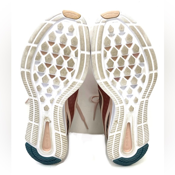 Nike Women’s Zoom Strike 2 Low Running Trainer - Picture 11 of 14